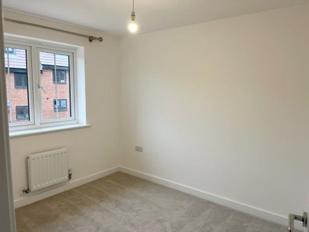 4 bedroom semi-detached house to rent - Photo 4