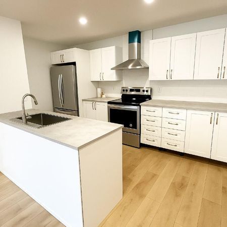 4 1/2 Condo rénové à louer près du boulevard St-Jean, dans l'ouest de l'île - Photo 3