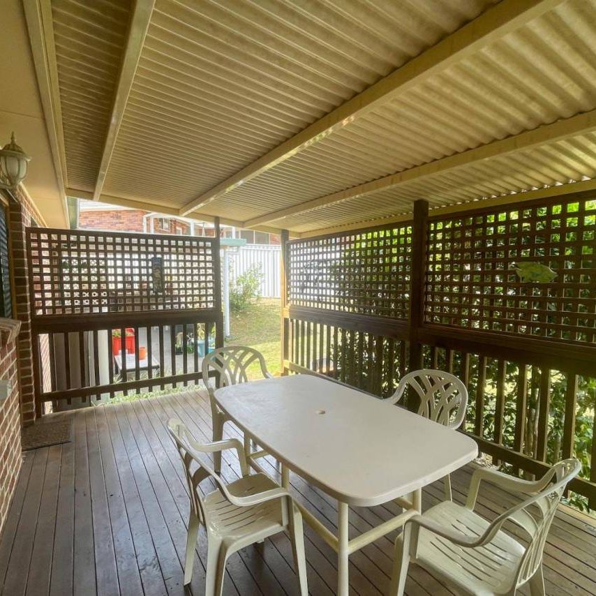 Beautiful Fully Furnished 3-Bedroom Home in Denhams Beach - Photo 1
