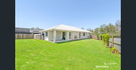 Prime Jimboomba Location - Modern Family Home - Photo 2