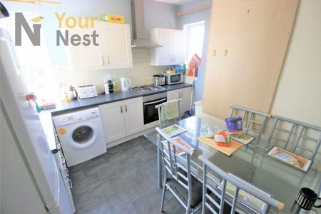 4 bedroom semi-detached house to rent - Photo 2