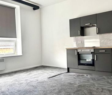 1 bedroom Flat To Let - Photo 2