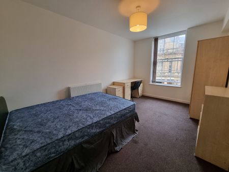 8 Bed Student Accommodation - Photo 5