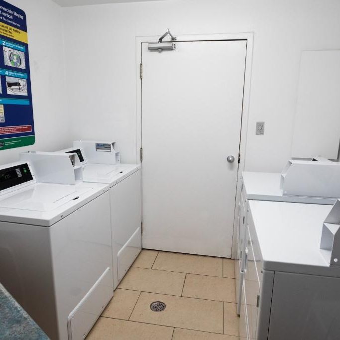 Jardin du carrefour | Appartement moderne 4 1/2 à louer | 2 bedrooms for rent | Laval - Photo 1