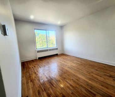 Renovated 4 1/2 TOP FLOOR, Ville Emard - Photo 2
