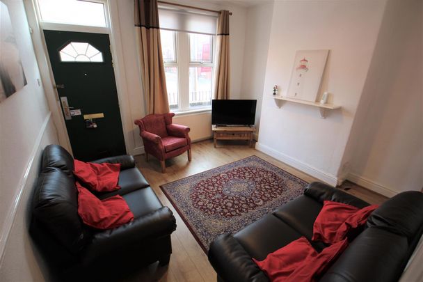 Burley Lodge Road, Hyde Park, LS6 1QP, Leeds - Photo 1