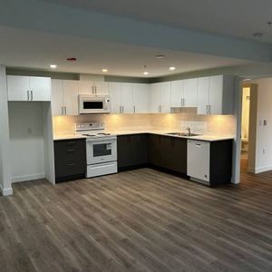 Brillia Apartments 2628 Duke Street 2 bd, 2 bath + den - Photo 2