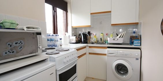 Oriental Road, Woking - Photo 3