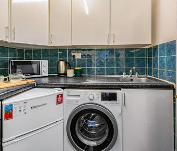 1 bedroom flat to rent - Photo 5