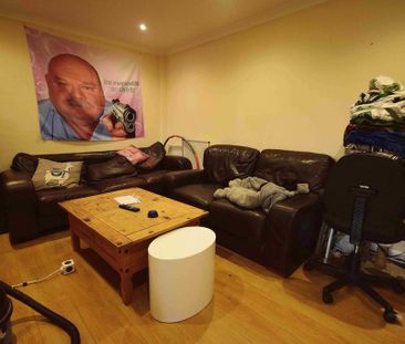 5 bedroom end of terrace house to rent - Photo 1