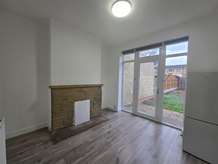 Tysoe Avenue, Enfield EN3, London - Photo 3