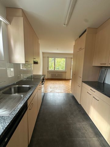 Sonnige 4.5 Zimmer-Wohnung mit Balkon - Foto 4