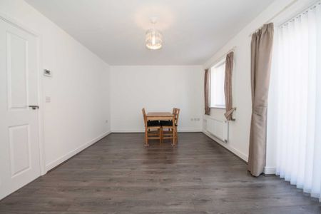 Price £1,400 pcm - Available 02/12/2024 - Part Furnished - Photo 5