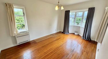 Bryndwr, 2 bedrooms + office - Photo 3