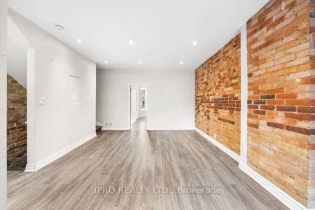 Condo Townhouse For Lease | W9256696 - Photo 4