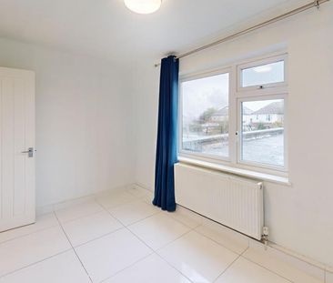3 bedroom flat to rent - Photo 3
