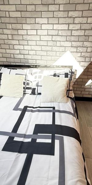 1 bedroom in a flat share to rent - Photo 1