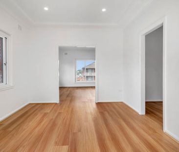 Generous Family Living in a Peaceful Street Location! - Photo 5