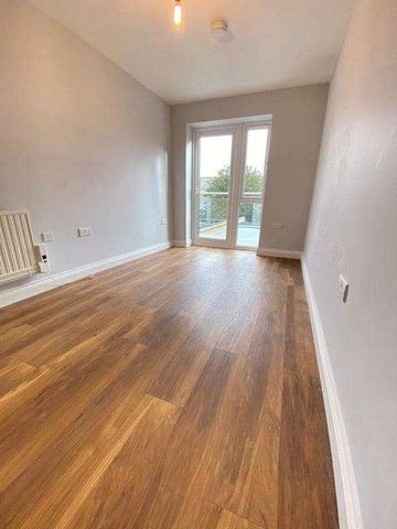 Canberra Road, London, W13 - Photo 3