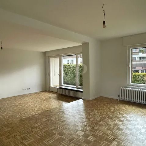 Modernisiertes Familienhaus mit großem Garten und lichtdurchfluteter Terrasse - Photo 1