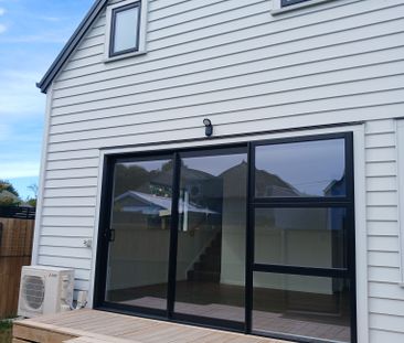 2 Bedroom Townhouse in Phillipstown - Photo 2