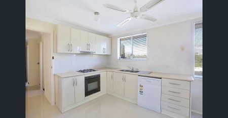 Family Comfort in a Convenient Ambarvale Location - Photo 3