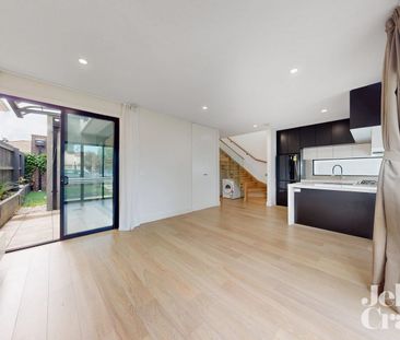 Modern 4-Bedroom Townhouse in the Heart of Vibrant Carnegie - Photo 1