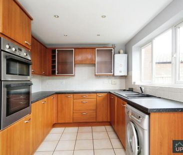 4 bedroom detached house to rent - Photo 2
