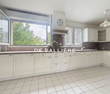 Location Appartement 3 pièces 80m² NANTERRE 92000 - Photo 4