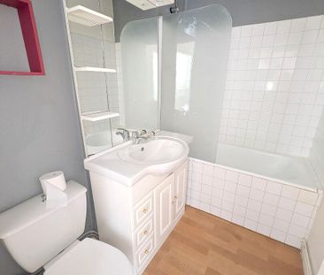 Location Appartement 2 pièces 37m² FOUGERES 35300 - Photo 2