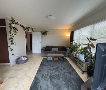 Two bedroom, easy care - Photo 6