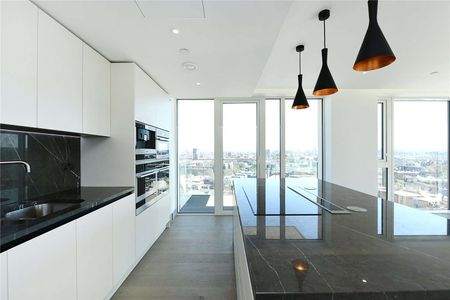 A beautifully appointed three bedroom apartment situated on the 16th floor of this prestigious, luxury development, located in a most favored part of Wapping. - Photo 2