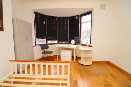 Room in a Shared House, Leigham Vale, SW16 - Photo 2