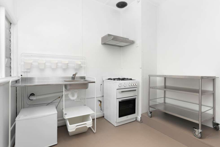 COSY, INVITING MODERN STUDIO + FREE WIFI, ELECTRICITY & GAS - Photo 2