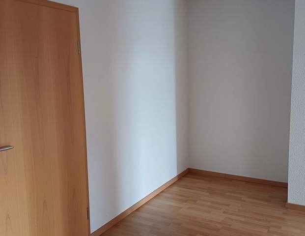 Schöne geräumige 2 Raum Dachgeschoss Wohnung mit Einbauküche ab sofrot zu vermieten - Foto 1