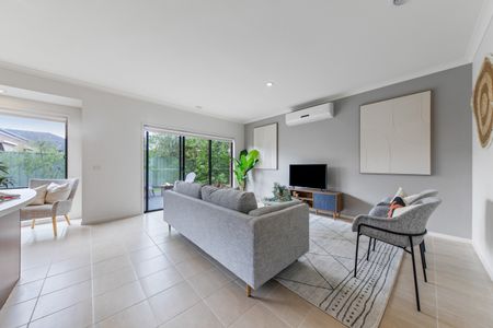 63 Park Orchard Drive, Pakenham VIC 3810 - House For Rent | Domain - Photo 2