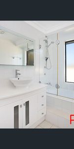 BEAUTIFULLY APPOINTED FAMILY HOME. - Photo 3