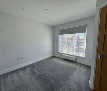 3 bedroom semi-detached house to rent - Photo 5