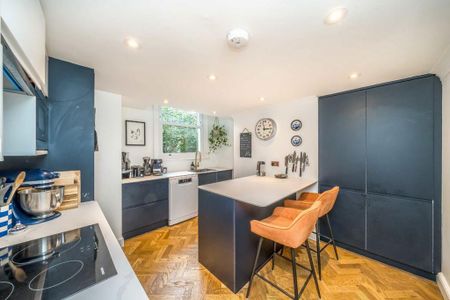 3 bedroom flat to rent - Photo 4