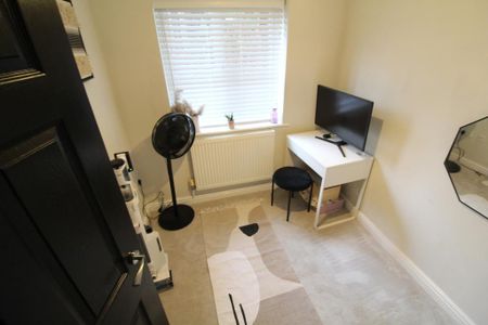 3 bedroom semi-detached house to rent - Photo 3