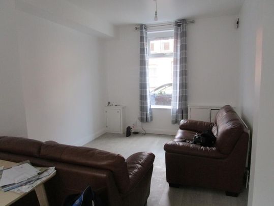 Ulsterdale Street, Double Room In Shared House, Belfast, BT5 5BT - Photo 1