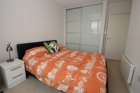 1 bed Apartment for rent - Photo 2