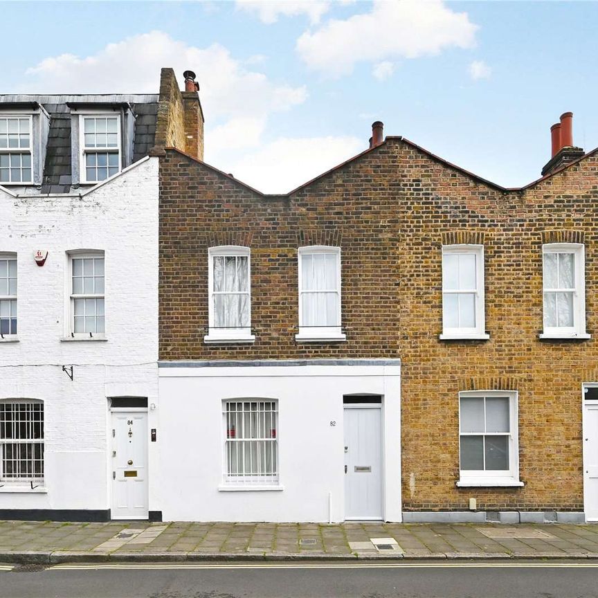 Charming two bedroom terraced house with private outdoor space - Photo 1