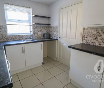 3 bed semi-detached house to rent in Haskins Gardens, Farnborough, ... - Photo 4