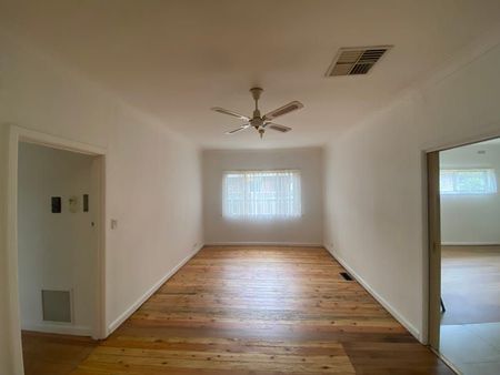 Centrally located! - Photo 2