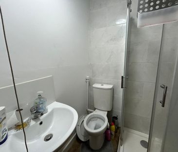 6 bedroom terraced house to rent - Photo 4