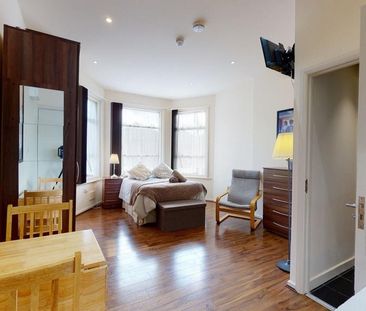 Studio to rent - Photo 3