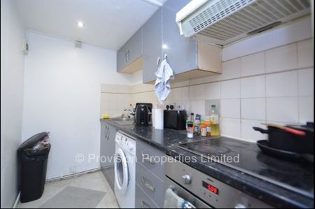 3 Bedroom Properties, Hyde Park Leeds LS6 - Photo 3