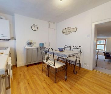 2 bedroom semi-detached house to rent - Photo 5