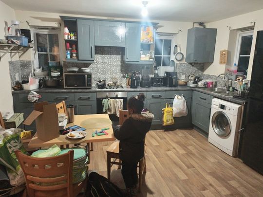 Room in a Shared House, Manchester, M18 - Photo 1